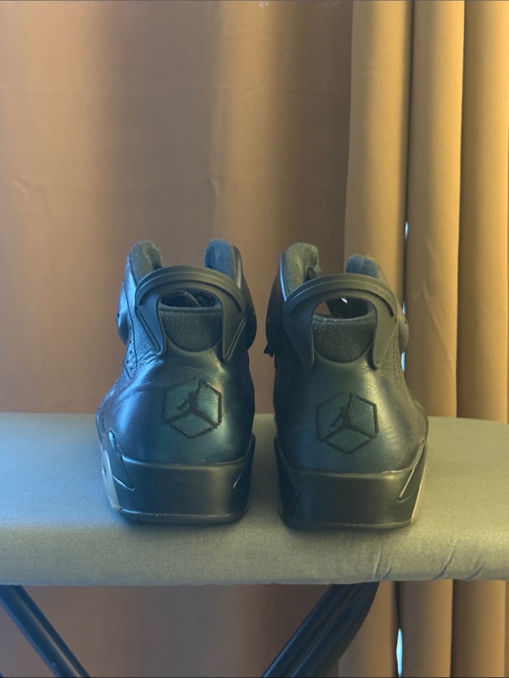 Jordan men  Black Leather High-Top Sneakers